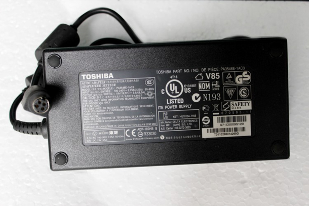 Toshiba 180W Charger AC Adapter 19V 9.5A for Qosmio Model PA3546E-1AC3 